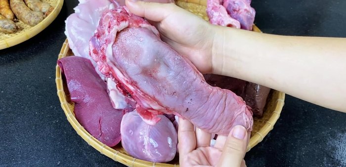 Blanch pig tongue in boiling water, then scrape off the white rind.