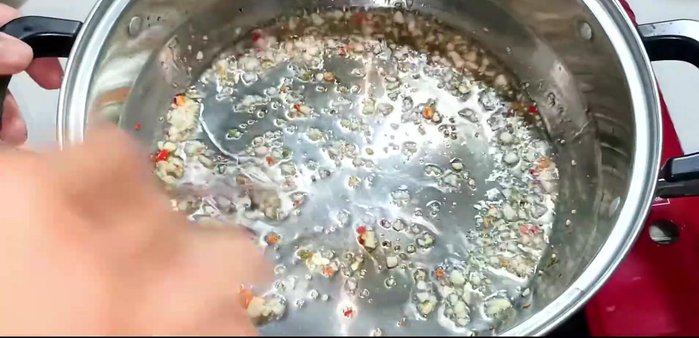 Add tomatoes and pineapple, stir-fry for about 3 minutes until the tomato releases a red color.