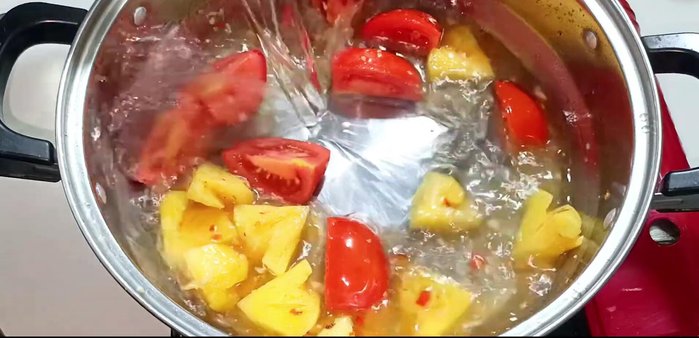 Add 1 liter of water, bring to a boil, then simmer.