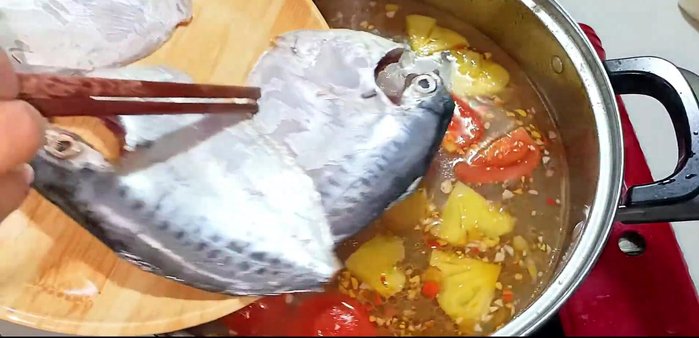 Add fish and okra, cover and bring to a boil.