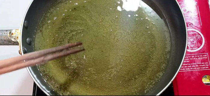 Heat oil in a pan. Fry the lemongrass first until golden brown (about 30 seconds).