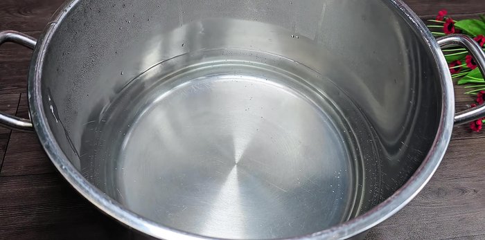Incubate the jars in a steamer with boiling water (3 liters) for 10-24 hours, depending on desired sourness and ambient temperature. I incubated for 15 hours.