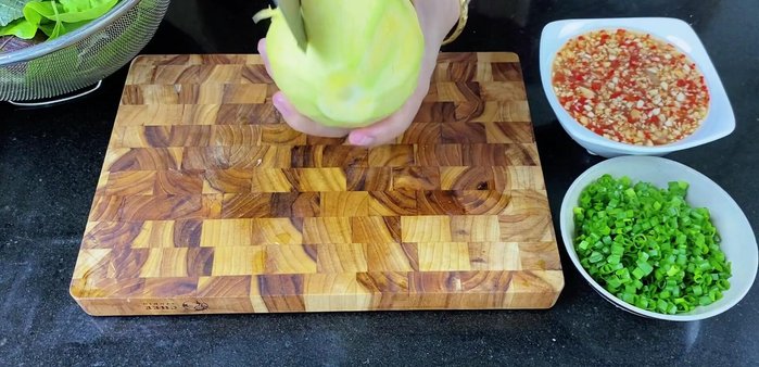 Prepare the mango: Chop and shred the green mango.