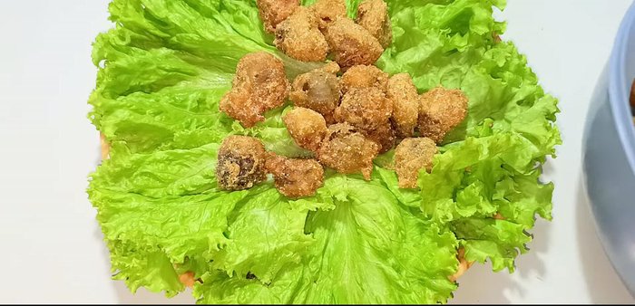 Arrange lettuce on a plate, top with the salt-roasted mushrooms.