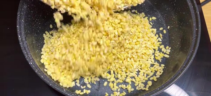 Prepare the mung bean filling: Wash and soak mung beans for at least 2 hours. Rinse again and cook in 600-700ml of water until soft (about 15-20 minutes).
