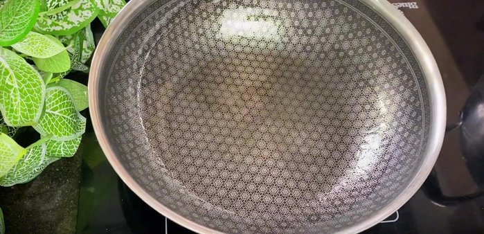 Cook the eggs: Whisk eggs with a little fish sauce. Cook in a hot pan until set.