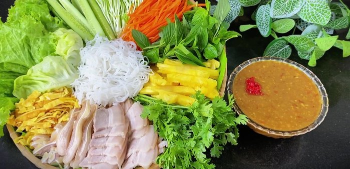 Serve: Roll the ingredients into lettuce wraps and enjoy with the fish sauce.