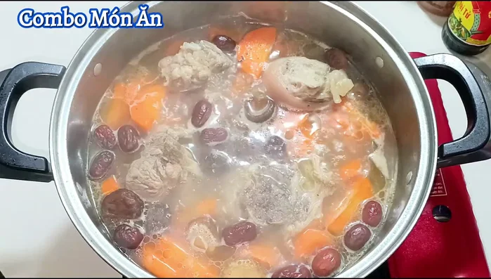 Reduce heat to low, add cornstarch and seasoning to taste. Stir to dissolve.