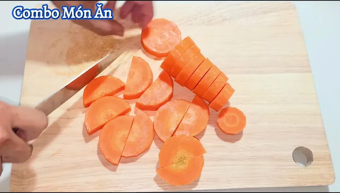 Cut the carrots into appropriate sizes (not too thick or thin).