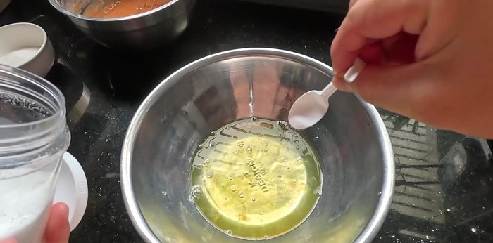 In a clean bowl, beat egg whites with a pinch of salt and a squeeze of lemon juice until foamy. Gradually add sugar (90g) in 4-5 additions, beating until stiff peaks form (about 5 minutes).