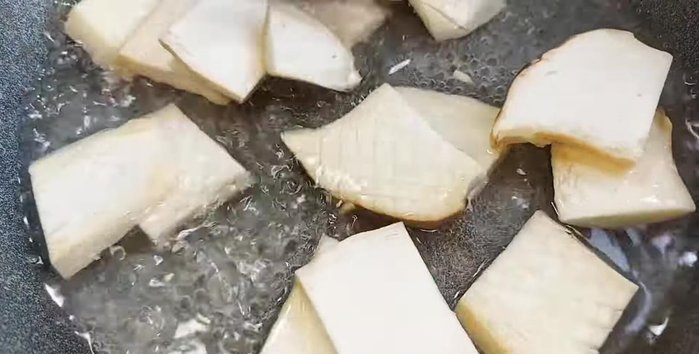 Boil the mushroom pieces in water for 1 minute to soften them (108.84).