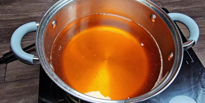 Turn off the heat. Let the fish sauce cool completely.
