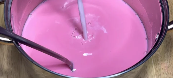 Add 2 packs of unsweetened fresh milk (440ml total). Stir well. (128.08)