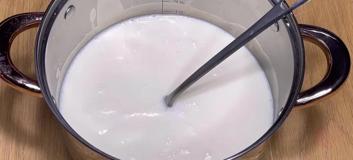 Mix green tea powder (5-6g) with 100ml of boiling water. Stir well, then strain through a sieve with a fine cloth to remove sediment. (265.759)