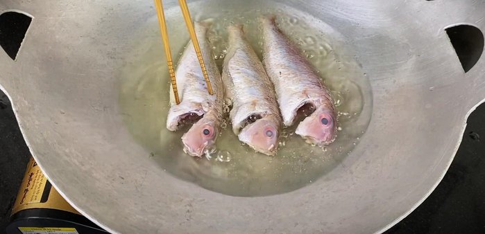 Fry the fish slowly until golden brown and crispy, flipping halfway. (267.88)