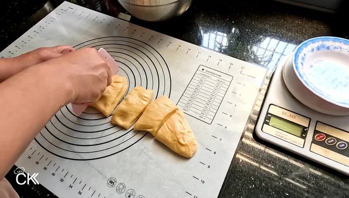 Divide and shape the dough: Divide the dough into 6 equal parts. Shape each part into a ball (275.32).