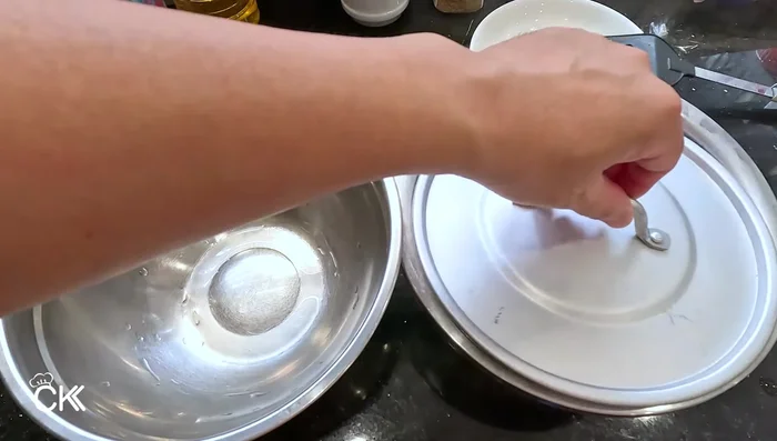 For noodles: Blanch noodles in boiling water (3 bowls of noodles). For Hu Tieu (flat rice noodles): Soak in 800ml of hot water to prevent mushiness.