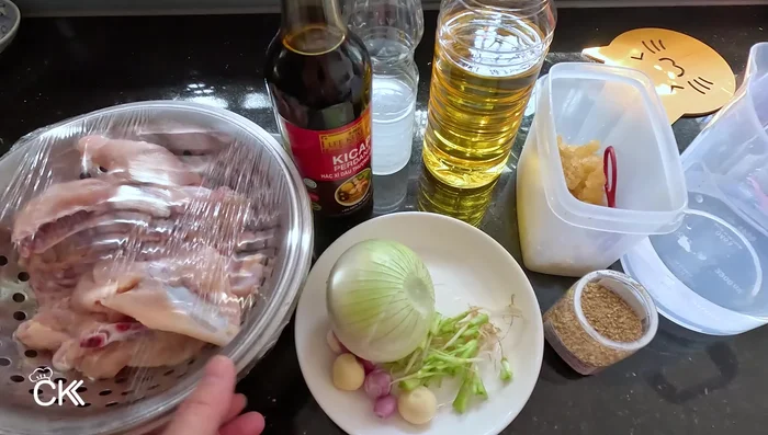 Wash chicken bones thoroughly. Soak in salt water for 10-15 minutes, then drain.