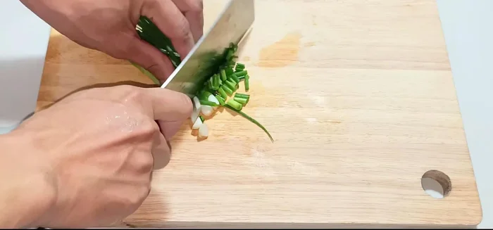 Chop green onions and shallots into small pieces.