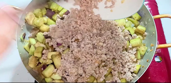 Add the cooked minced meat and stir-fry to combine. Add green onions and stir-fry briefly.