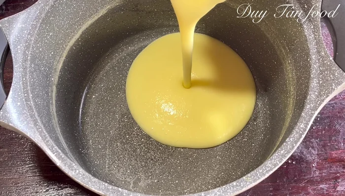 Blend: Blend the cooked green beans until smooth.