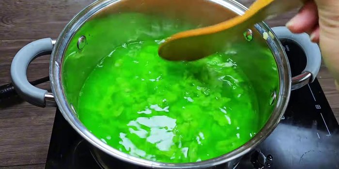 Combine and cook: Add the tapioca starch mixture to the boiling young rice, stirring until thickened. Remove from heat.