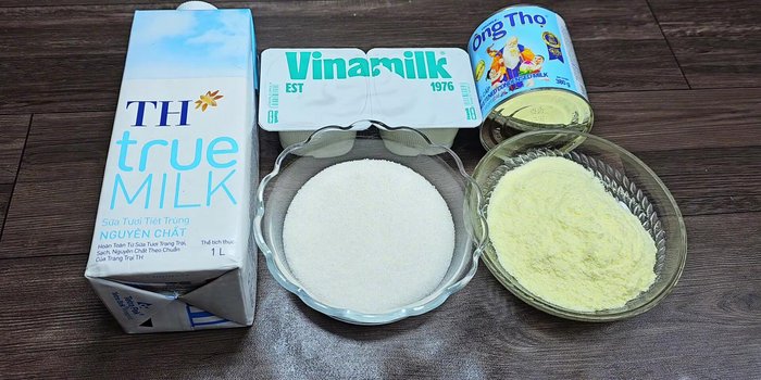 Make the yogurt base: In a basin, combine sugar, milk powder, 350ml of boiled water and stir well until dissolved. Add 1 liter of fresh milk, and stir until homogeneous.