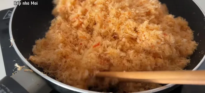 Stir-fry the marinated shrimp floss over very low heat for about 20 minutes until dry.