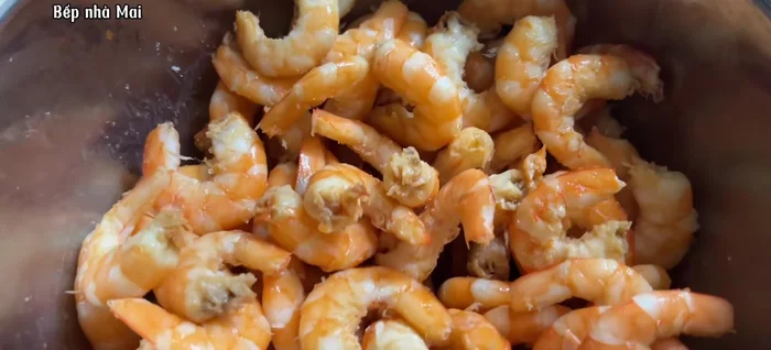 Dry the peeled shrimp in the oven at 90°C for 3 hours.