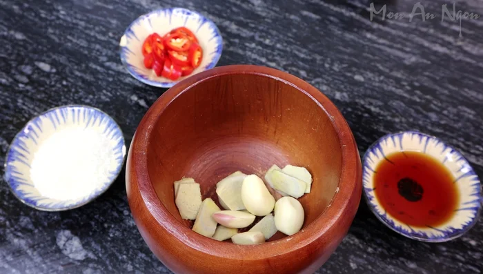Make the fish sauce: Blend garlic, ginger, and chili pepper. Add fish sauce, sugar, and lemon juice (or lemon). Adjust seasoning to your taste.