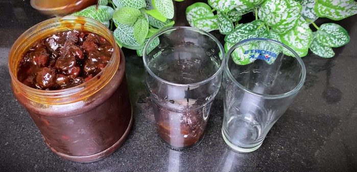 Assemble and serve: Scoop the tamarind mixture into glasses. Add crushed ice, top with remaining pineapple, jackfruit, and plenty of roasted peanuts. Stir well before serving.