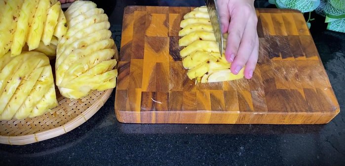 Prepare the pineapple: Peel and finely chop 1-2 kg of pineapple. Remove the hard core. Don't chop too finely to retain texture.