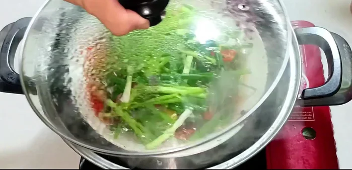Turn off the heat and let the squid sit for a bit to evaporate excess moisture. (222.4)