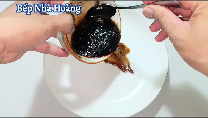 Pour half of the sauce into your chosen dish. Add a spoon of chopped green onions and stir well.