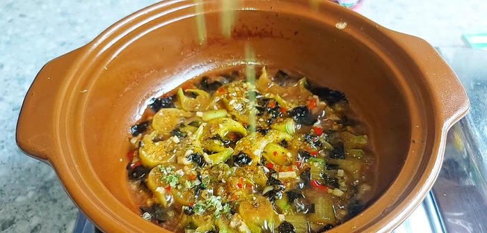 Add the remaining chopped lemongrass in the last minute of cooking.