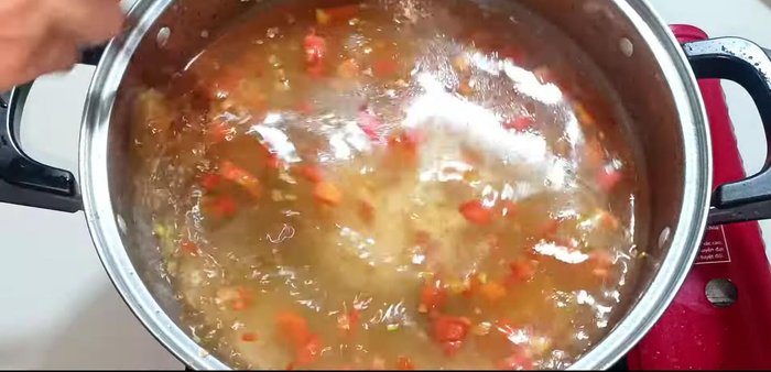 Add 1 liter of water and bring to a boil. Add carrots and continue to cook until boiling again.