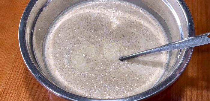 Steam the cake: Pour the batter into the preheated mold, avoiding overfilling. Steam over medium heat for 30 minutes. Turn off the heat and let the cake sit in the steamer for a few minutes before removing.