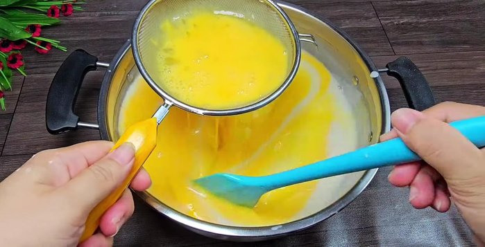 Combine wet and dry ingredients: Add the lukewarm coconut milk mixture to the whisked eggs and stir gently. Sift together rice flour, wheat flour, and tapioca starch. Add the sifted flour to the wet ingredients and mix until smooth. Strain the batter to ensure it's smooth. (164.519)