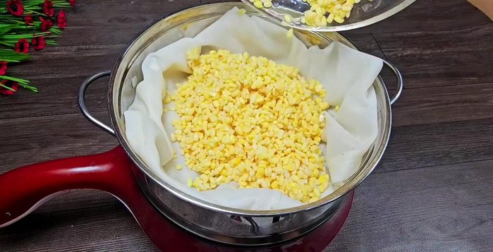 Steam mung beans: Steam mung beans until soft. (255.36)