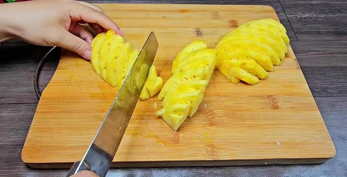 Cut the pineapple into large pieces.