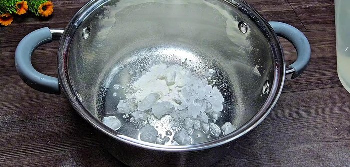 Cook jelly: Combine sugar, salt, coconut jelly, and fresh coconut water. Stir until dissolved, then cook on the stove for 2 minutes after boiling. Pour into molds and add pineapple syrup for color (optional).