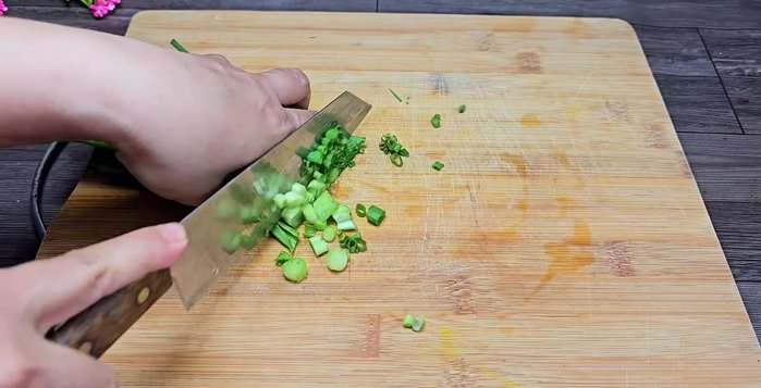 Prepare the scallion oil: Finely chop green onions. Heat cooking oil in a pan, add green onions, and cook until fragrant. Set aside.