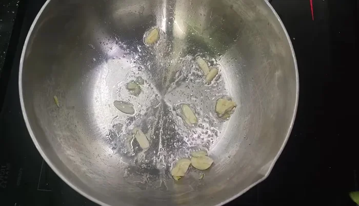 Heat a little cooking oil in a frying pan. Add garlic and fry until fragrant.