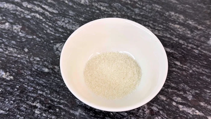 Make the sauce: Mix sugar, fish sauce, seasoning powder, and chili sauce in a bowl.