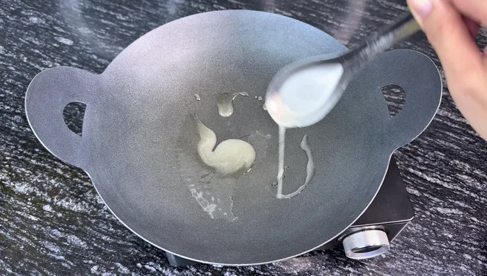 Heat cooking oil/lard in a pan. Fry the fish until golden brown and fragrant.