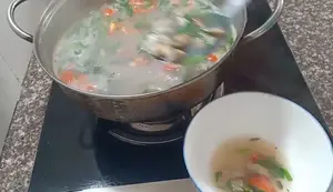 Vietnamese Worm Soup with Chives: A Refreshing Summer Recipe