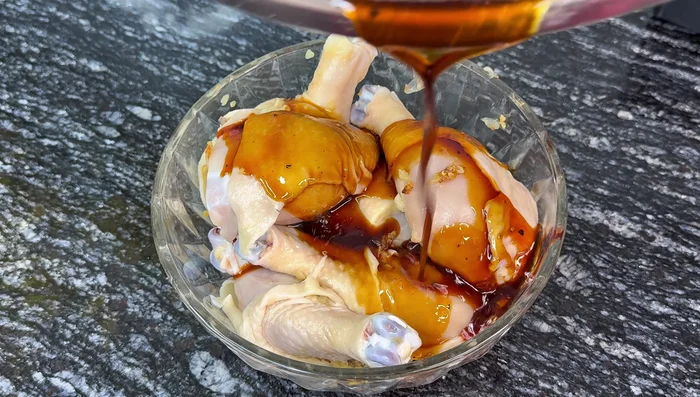 Pour seasoning water over marinated chicken and mix well. Marinate for 10-15 minutes.