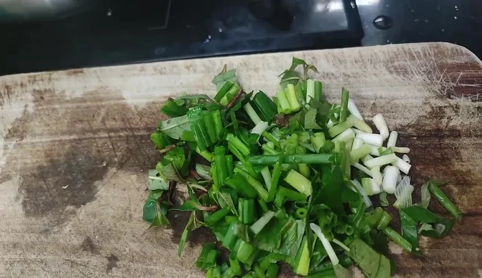 Stir-fry until the blood is heated through and absorbs the spices.