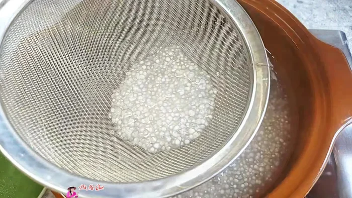 Strain the cooked flour: Use a sieve to remove the cooked flour, discarding the broth. Let the flour sit for 2-3 minutes to absorb water.