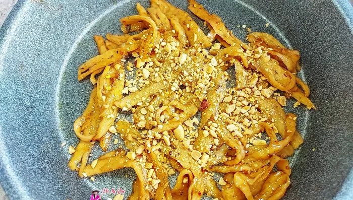 Add Vietnamese coriander and stir well.